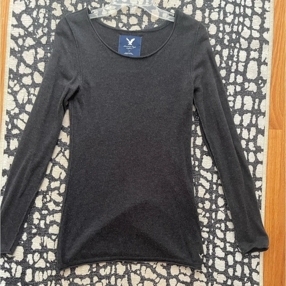 American Eagle Charcoal Gray Lightweight Sweater. - Picture 7 of 9